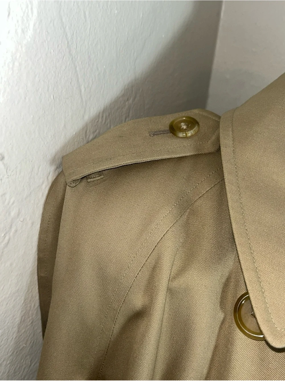 Burberry Classic Double-Breasted Trench Coat - Tan size large - Picture 7 of 13
